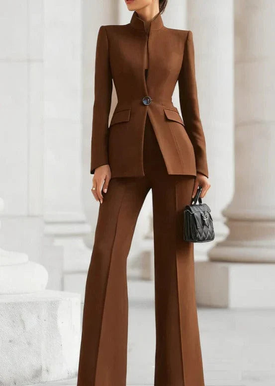 Inna - Traje de corte entallado refinado