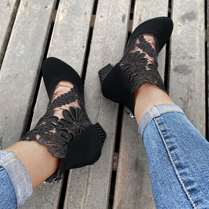 Chiara - Tacones con encaje floral y tacón brillante